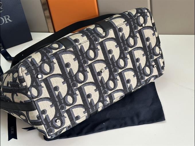 2025228Y 650P203146701